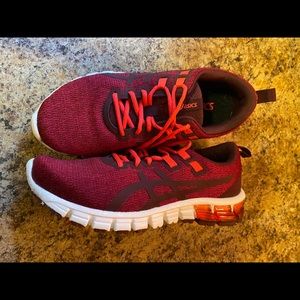 ASICS running shoes barely used! Size 7.5✨